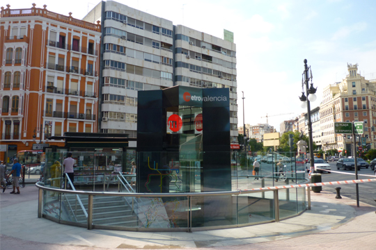 remodelación acceso metro plaza valència